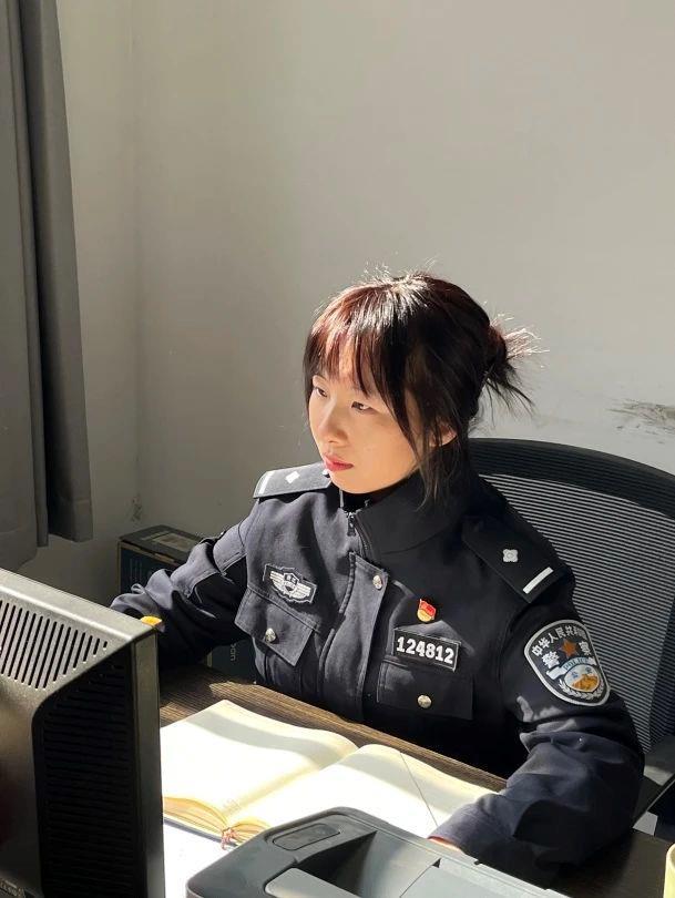 現(xiàn)代警務(wù)中的柔情與力量，警花相伴的最新更新